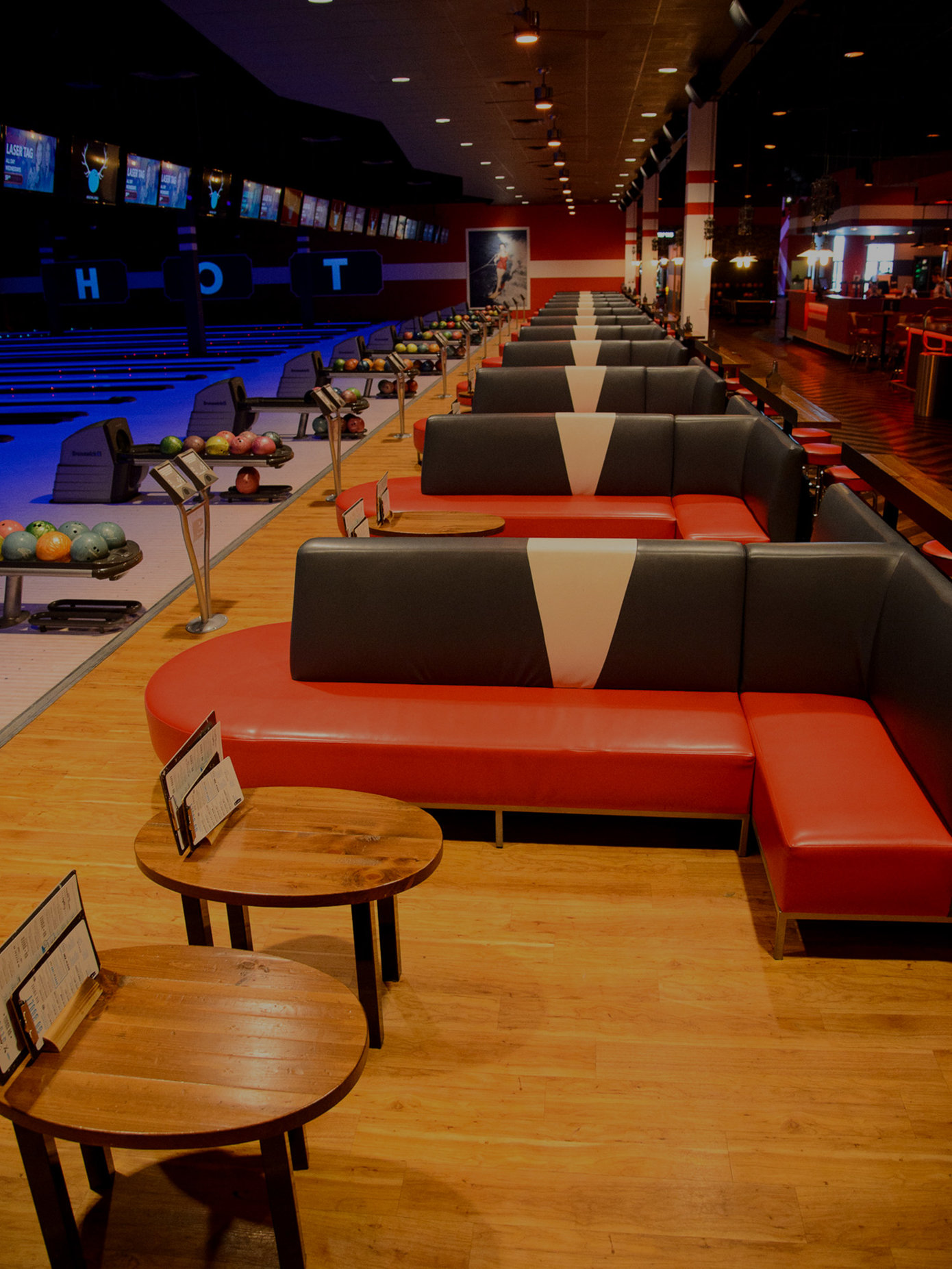 Bowling Alley & Lounge Area In Lakeville | Bowlero